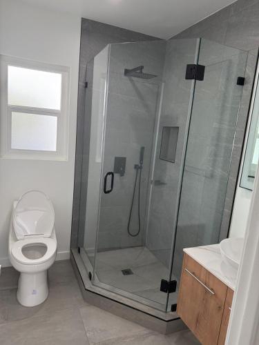 Ένα μπάνιο στο House with pool in prime location - 10 mins to Universal Studio
