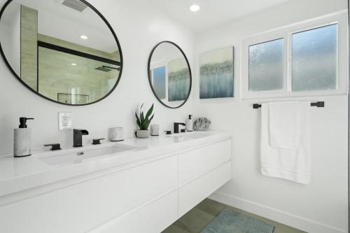 Ένα μπάνιο στο House with pool in prime location - 10 mins to Universal Studio