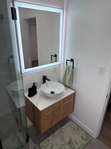 Ένα μπάνιο στο House with pool in prime location - 10 mins to Universal Studio