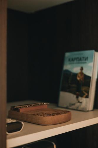 a book sitting on a shelf next to a desk at Laska House in Pylypets