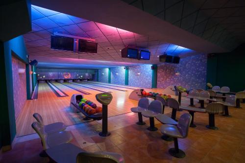 a bowling alley with pins and balls on the lanes at Hotel Nour Palace Resort & Thalasso Mahdia in Mahdia
