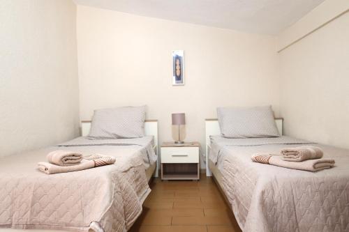 Cama o camas de una habitación en Apartments Moskov