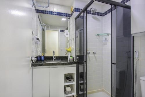 a bathroom with a sink and a shower at Beira-Mar no Ponta Negra Beach - Conforto para toda família - Suítes 112, 313 e 332 in Natal
