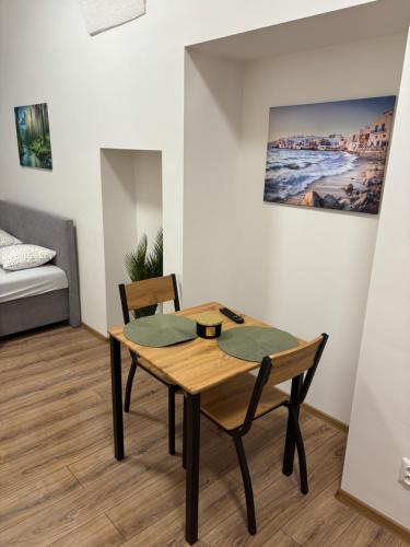 Una cama o camas en una habitación de Studio Hlavna 112 v srdci mesta