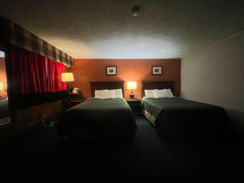 Ένα ή περισσότερα κρεβάτια σε δωμάτιο στο Stonybrook Motel & Lodge