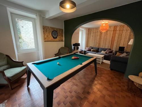 Spacious family home with river access