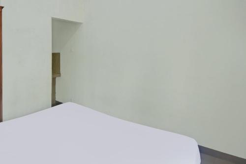 Postel nebo postele na pokoji v ubytování Hotel O Susupuan KostNearTaman Deki Lestari