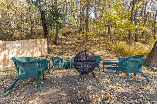 a group of green benches in a park at Briarstone Inn Unit 1 in Galena
