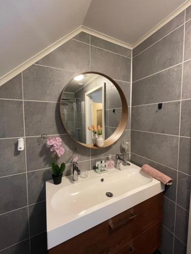 Ένα μπάνιο στο Harmony Apartments - By Honivi Gruppen