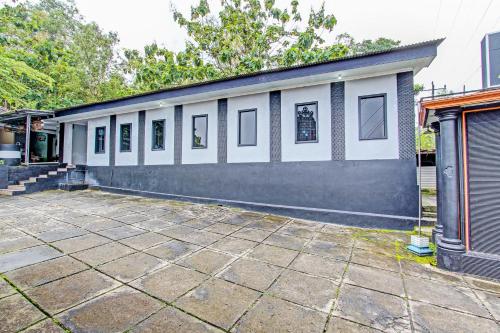 a gray and white building with a lot of windows at OYO 92287 Hotel Aji Mantoro in Wonogiri