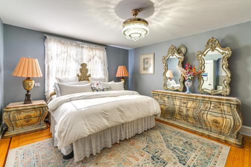 Postel nebo postele na pokoji v ubytování 3 Mi to Penn Pet-Friendly Townhome in Yeadon!