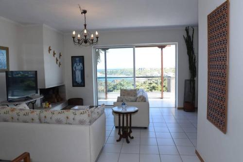 TV a/nebo společenská místnost v ubytování Top floor 3bed 2bath with stunning 360 view
