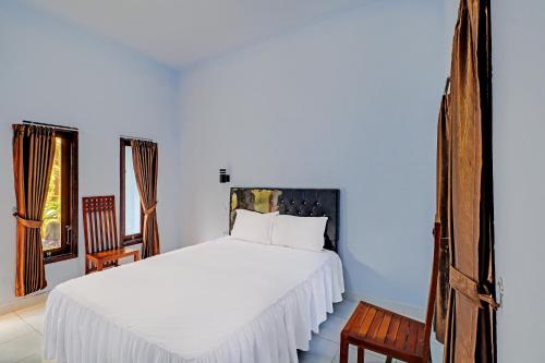 Ένα ή περισσότερα κρεβάτια σε δωμάτιο στο Hotel O Mustika
