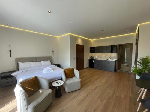 Ένα ή περισσότερα κρεβάτια σε δωμάτιο στο Ryan's Inn Studio apartment