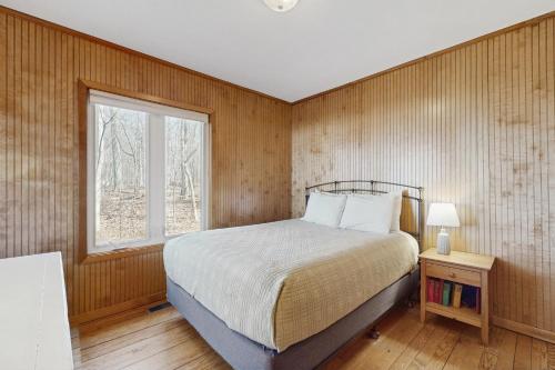 Giường trong phòng chung tại Beach Cottage