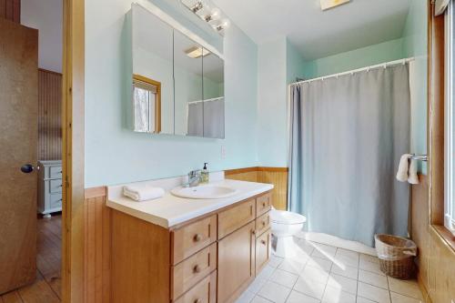 Phòng tắm tại Beach Cottage