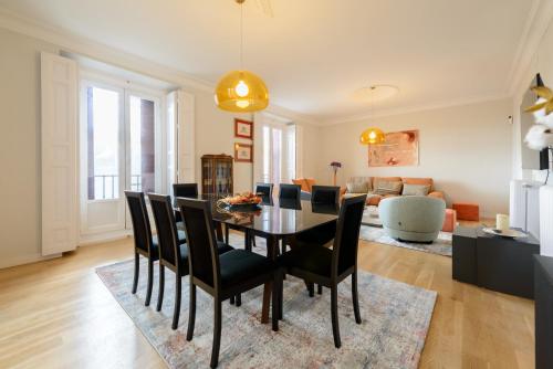 Apartamento con vistas impresionantes 170m2 muy amplio y lujoso- 1 Min Plaza Mayor