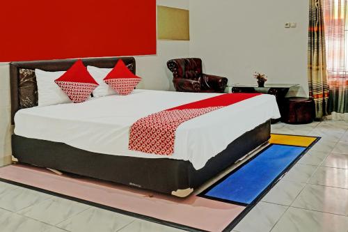 Fotografie z fotogalerie ubytování OYO 92405 Evergreen Hotel & Resto Near GARDU INDUK MUARA DUA v destinaci Muaradua