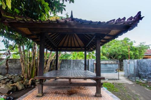 Hotel O Kos Agi Mataram Near Masjid Hissoh Al-Fahamにある庭