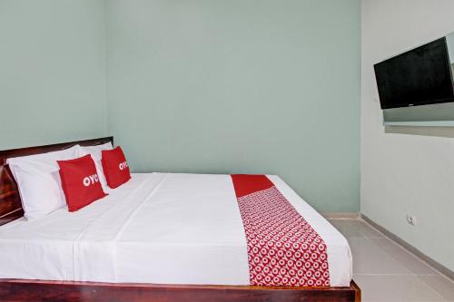 Телевизор и/или развлекательный центр в OYO Life 92428 Samudera Guesthouse