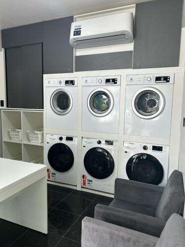 two washing machines and a washer and dryer in a room at Gran hotel teatro in Manaus