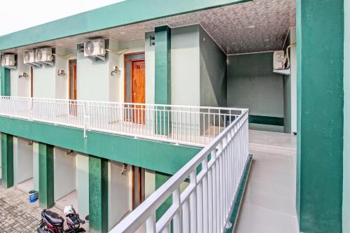 Балкон или терраса в OYO Life 92428 Samudera Guesthouse