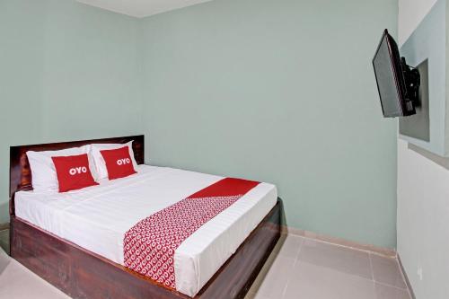 Телевизор и/или развлекательный центр в OYO Life 92428 Samudera Guesthouse