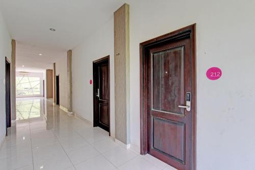 an empty hallway with a door in a house at Collection O Gunung Kidul Near Pindul Cave Formerly Orchid Hotel in Duwet