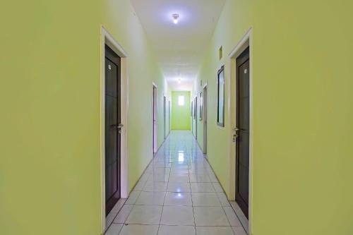 Фотография из галереи OYO Life 92474 Penginapan Rusunawa Ii в Маланге