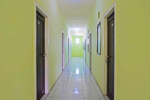 Фотография из галереи OYO Life 92474 Penginapan Rusunawa Ii в Маланге