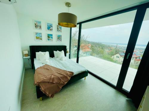 Ένα ή περισσότερα κρεβάτια σε δωμάτιο στο Kisfaludy Residence