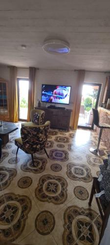 TV a/nebo společenská místnost v ubytování Chata w Grapie