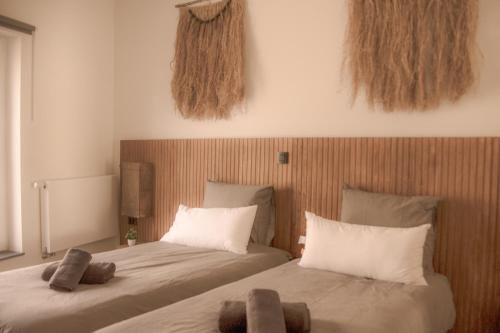 two beds sitting next to each other in a bedroom at Résidence Alissa Charleroi Airport in Charleroi