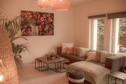 a living room with a couch and a painting on the wall at Résidence Alissa Charleroi Airport in Charleroi