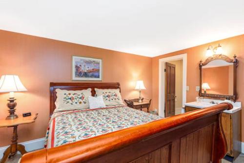 a bedroom with a large bed and a mirror at Briarstone Inn Unit 3 in Galena