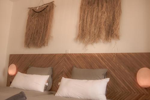 a bedroom with a bed with a wooden head board at Résidence Alissa Charleroi Airport in Charleroi