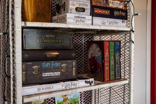 a book shelf filled with books at Harry Potter and the Scenic Escape in Yakima