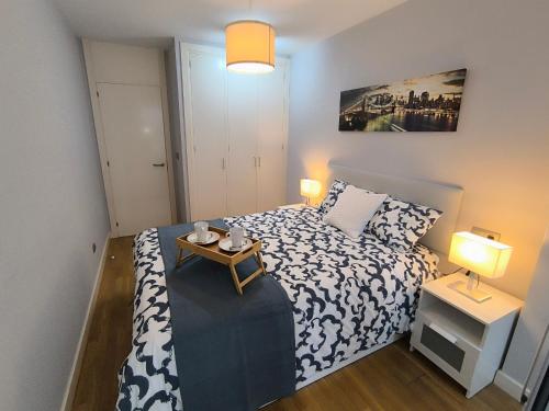 Ein Bett oder Betten in einem Zimmer der Unterkunft El Piso de Montse