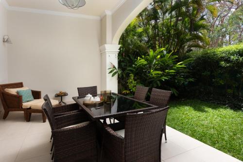 Tranquil Townhome, close to beach & dining