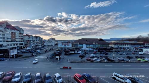 a parking lot with cars parked in a parking lot at Targu Jiu Central Apartment - Free Parking & Self Check-In in Târgu Jiu