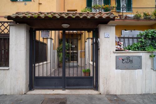 Comfort and metro 2 steps away, perfect for 3 guests - Ginepri 73