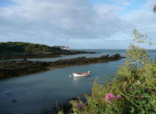 a small boat in a body of water at Trecastell Hotel in Amlwch