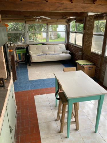 O bucătărie sau chicinetă la PH tipo casa, con parque y pileta, en La Plata , barrio norte