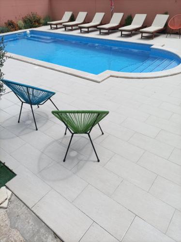 Bazén v ubytování House Monte Cherpo nebo v jeho okolí