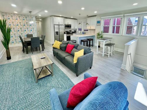 Afbeelding uit fotogalerij van Bungalow Way-Close to all w/ Pool Table & Games in Atlantic City