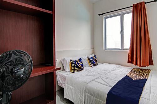 Una cama o camas en una habitación de Hotel O Anugrah Jaya Syariah Near Sekolah Dasar Negeri 018 Desa Kubang Jaya