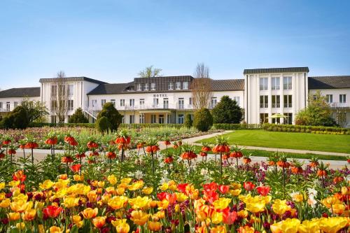 a garden of flowers in front of a building at Best Western Premier Park Hotel & Spa in Bad Lippspringe