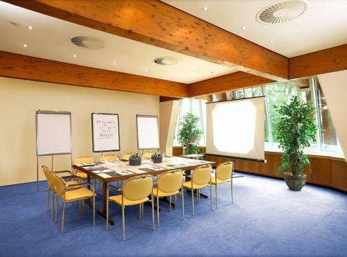 a conference room with a long table and chairs at Best Western Premier Park Hotel & Spa in Bad Lippspringe