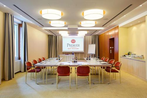 a conference room with a long table and chairs at Best Western Premier Park Hotel & Spa in Bad Lippspringe