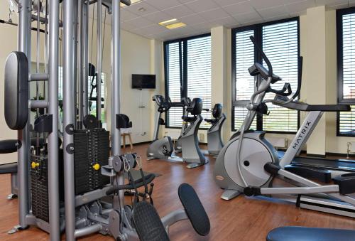 Gimnasio o instalaciones de fitness de Best Western Plus Konrad Zuse Hotel
